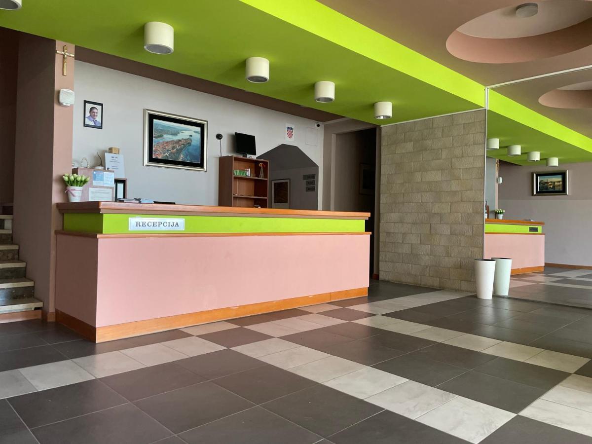 Motel Ljetni Raj Baska Voda Luaran gambar