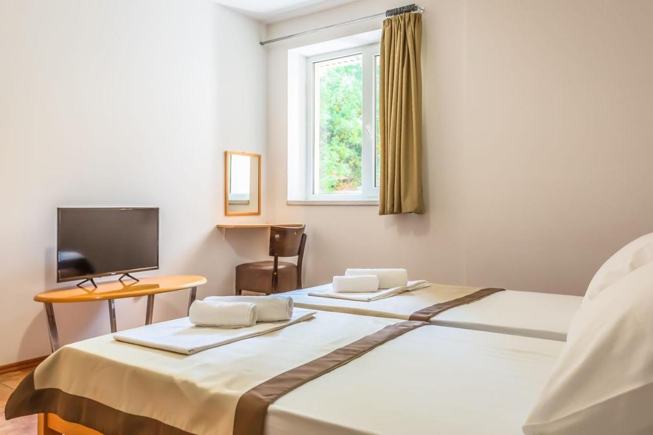 Motel Ljetni Raj Baska Voda Luaran gambar