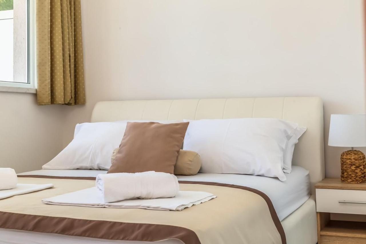 Motel Ljetni Raj Baska Voda Luaran gambar