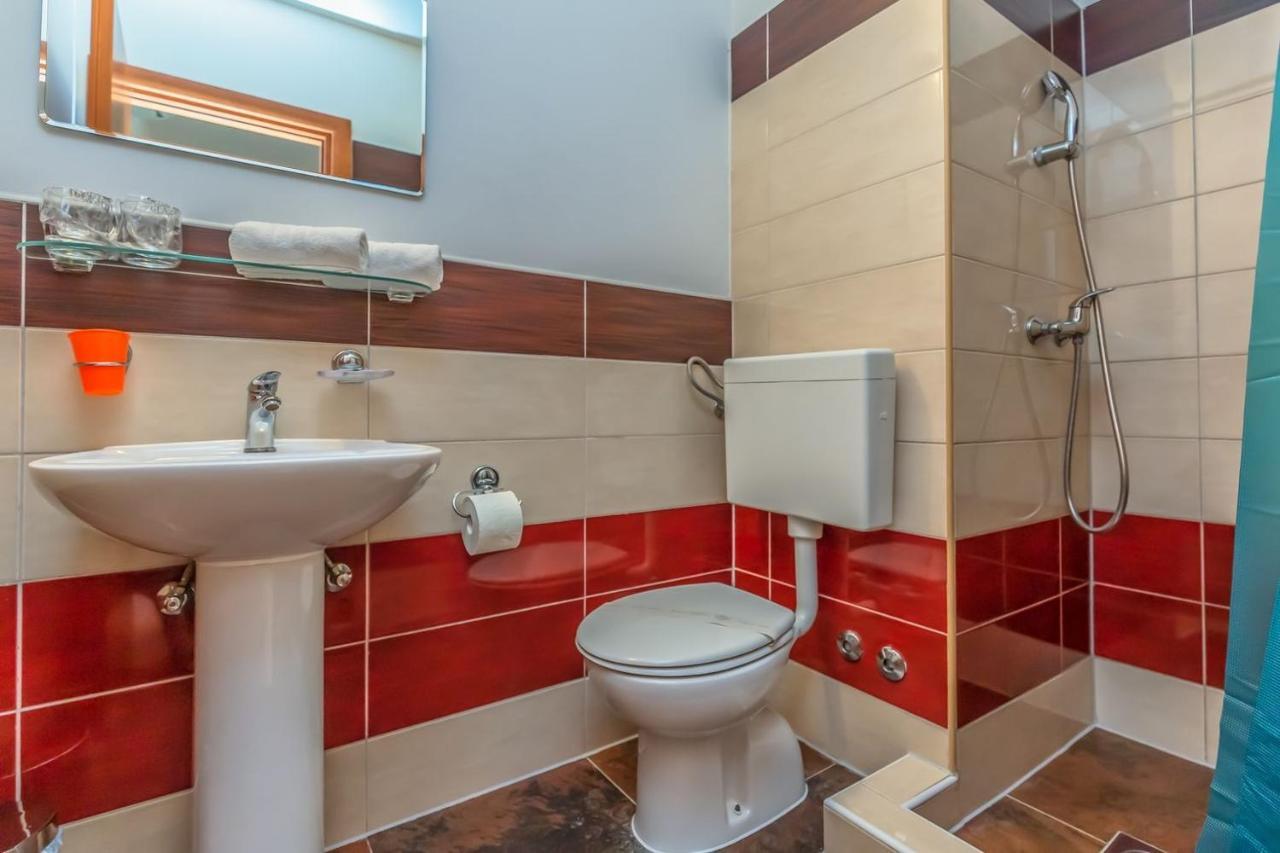 Motel Ljetni Raj Baska Voda Luaran gambar